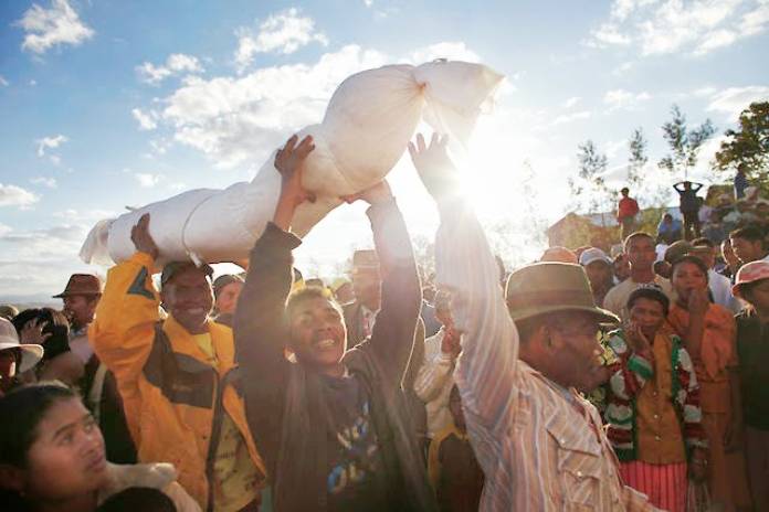 Rituales funerarios de Madagascar