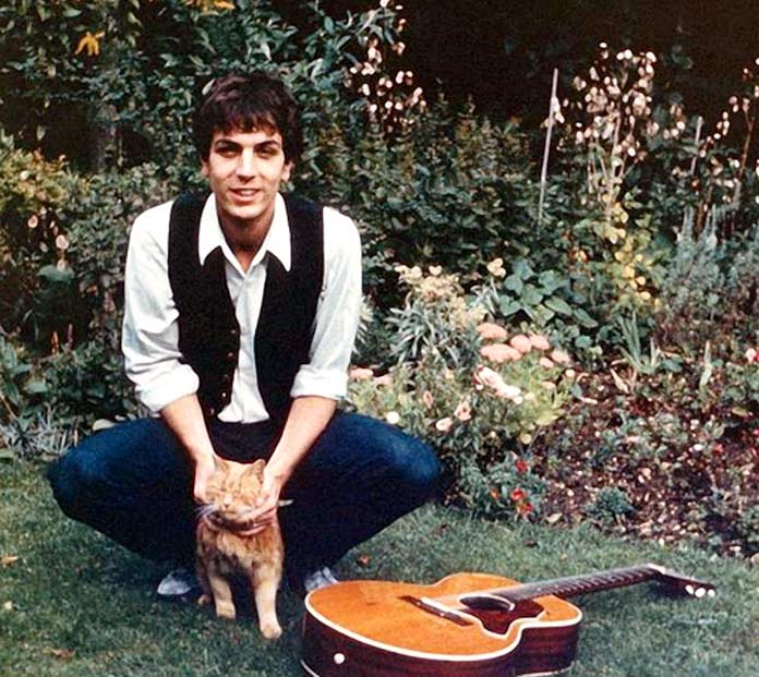 Syd Barrett con un gato