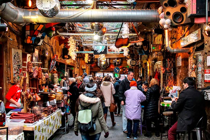 Szimpla Kert (Jorge Franganillo / Wikimedia Commons)