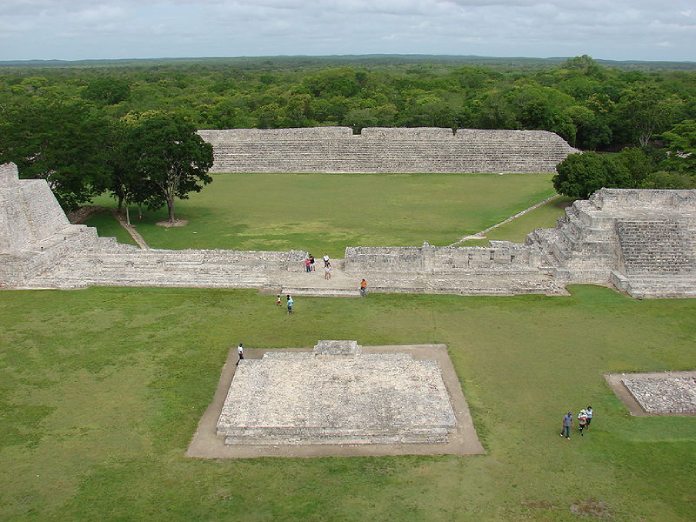 Templos mayas. Edzna. Vista panorámica. 