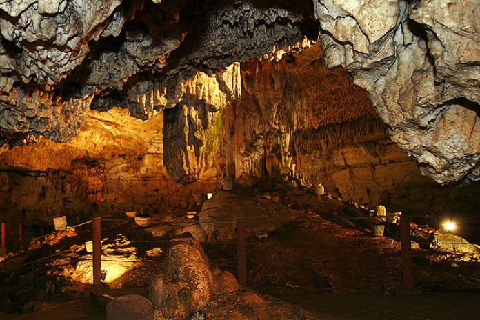 Templos mayas. Balamkanché. Cueva de Balamkanché. 