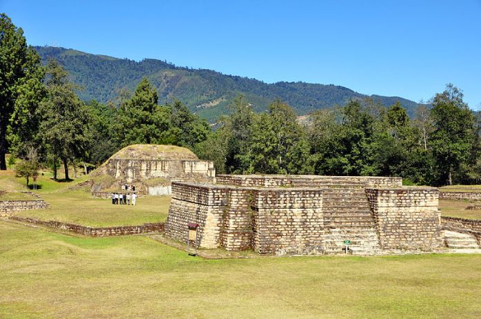 Templos mayas, Iximché. Vista panorámica