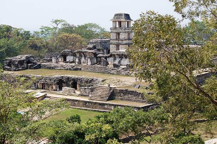 Templos mayas. Palenque. Palacio de Palenque. 