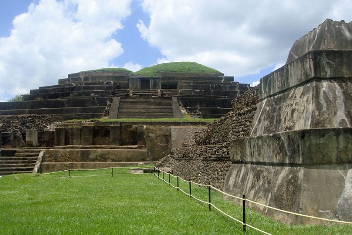 Templos mayas. Tazumal.  Pirámides de Tazumal. 