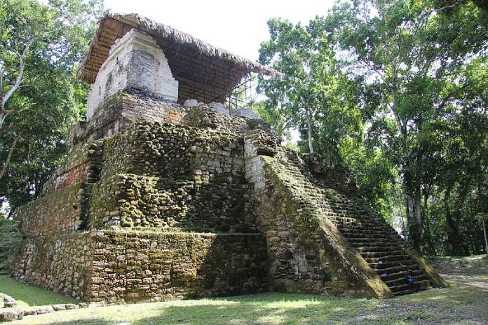 Templos mayas. Topoxté. Templo de Topoxté. Edificio C.