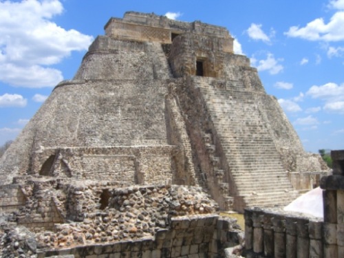 Templos mayas. Uxmal. Pirámide del Adivino.