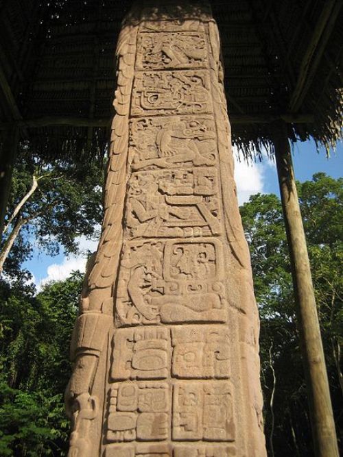 Templos mayas. Quiriguá. Estela gigante de Quiriguá