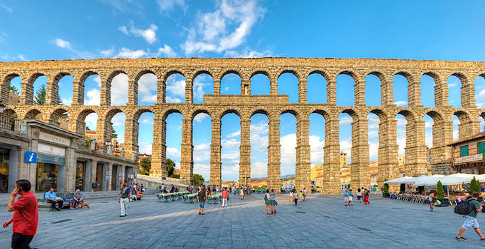 Tipos de puentes: Acueducto de Segovia