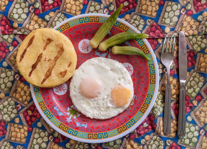 Tradiciones-Venezolanas-Arepa