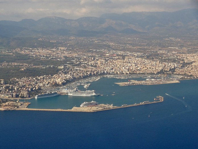 Valencia-Bombardeaba-Puerto-Mallorca