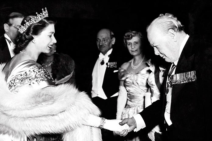 Isabell II y Winston Churchill 