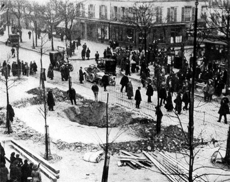 Zeppelin-En-La-Primera-Guerra-Mundial-Bombardeo-Crater-Bomba