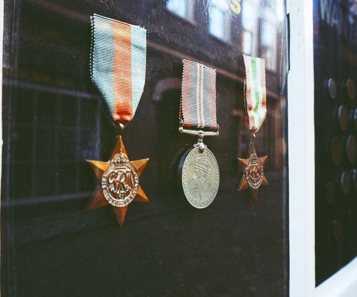 Medallas en exposición.