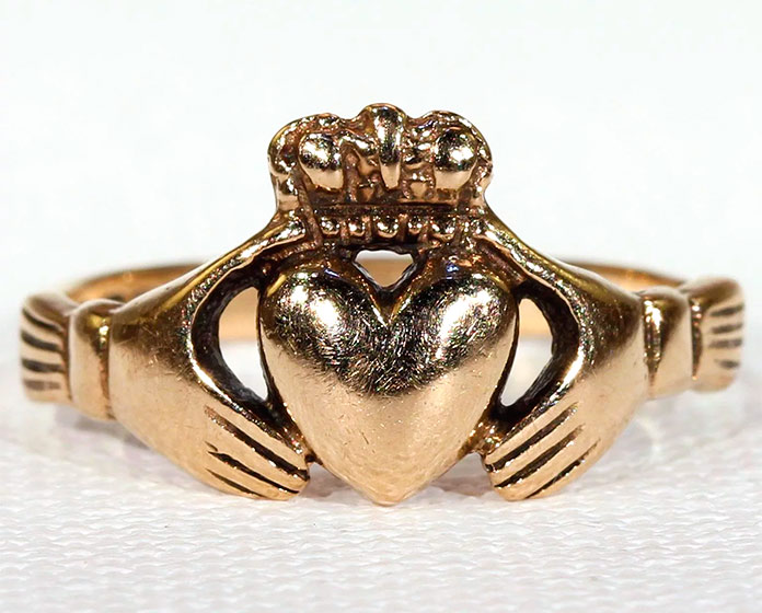 anillo de Claddagh