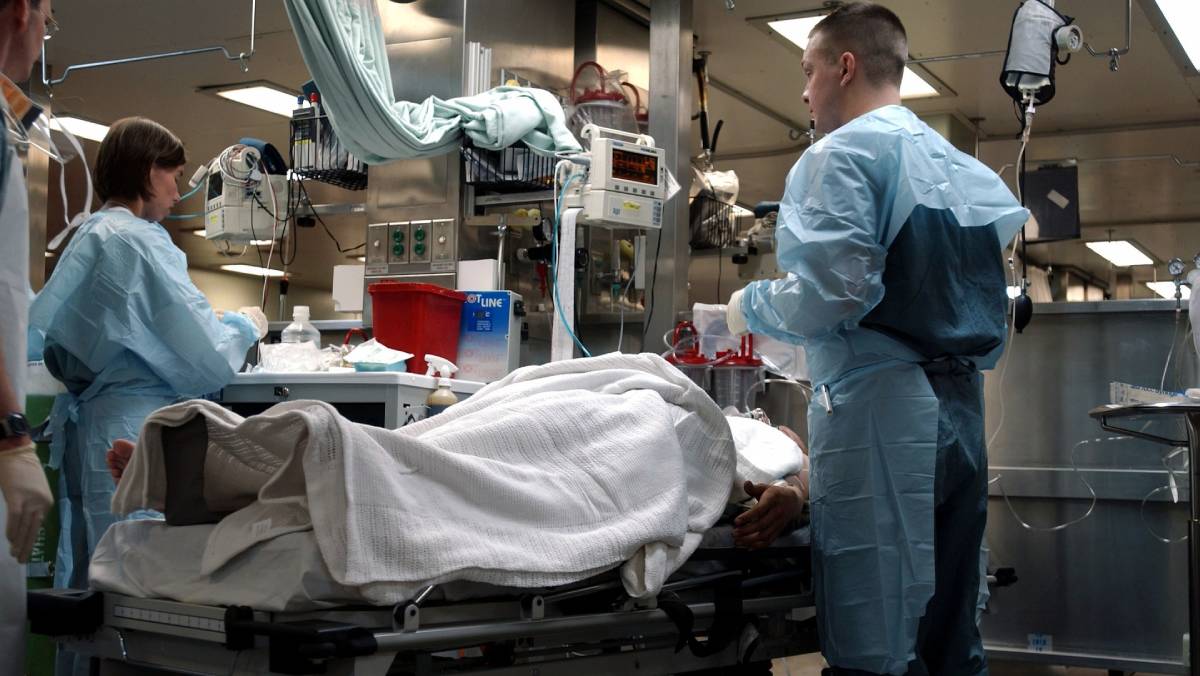 Unos expertos alertan sobre la necesidad de abordar el sufrimiento moral entre los profesionales sanitarios para garantizar una atención de calidad