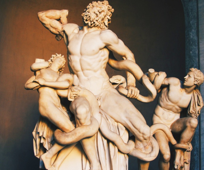 Estatua asociada a la mitología griega.