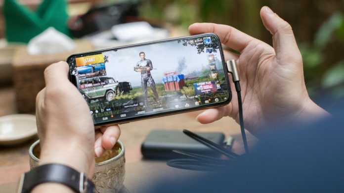 Juegos móviles, celulares, videojuegos.