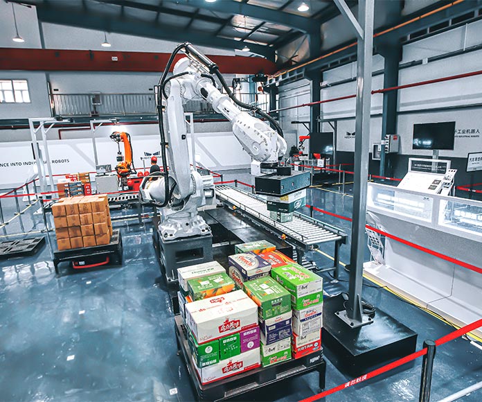 Fábrica de comida con sistema de automatización con brazos hidráulicos