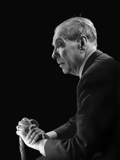 Retrato de perfil en blanco y negro de Jorge Luis Borges.