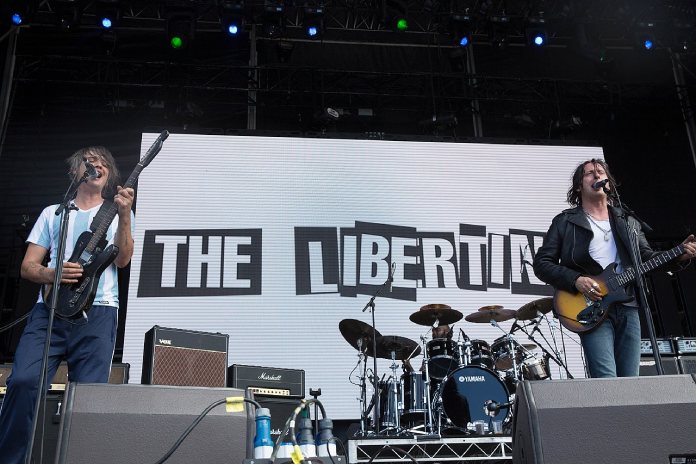 Foto de The Libertines durante un show de 2018. 