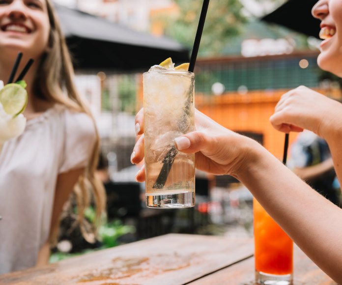 bebidas, placeres, compartir con amigos, entretenimiento.