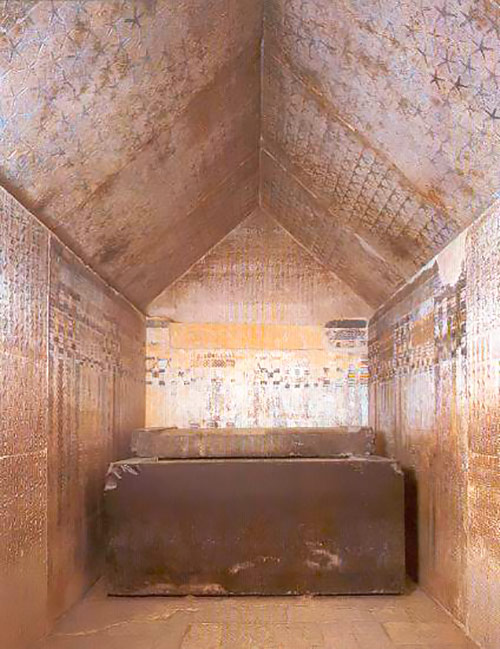 Cámara funeraria en el interior de una pirámide