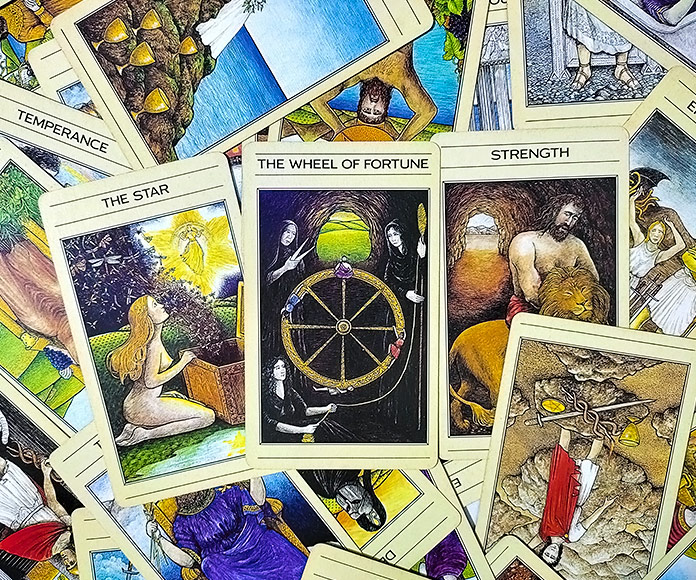 Cartas de tarot con ilustraciones clásicas