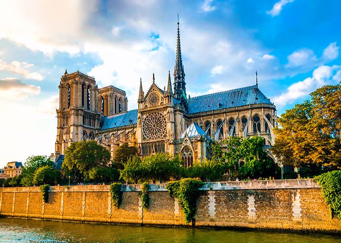 La catedral de Notre Dame: historia y leyenda de la obra cumbre del gótico francés