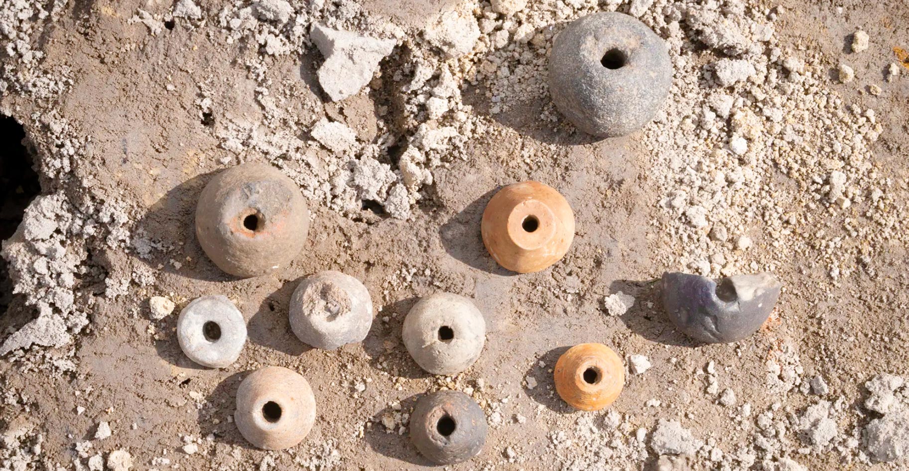 Diez pesas que se utilizaban durante la época vikinga para hilar las fibras
