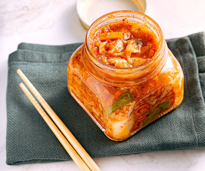 Tarro de kimchi fermentado