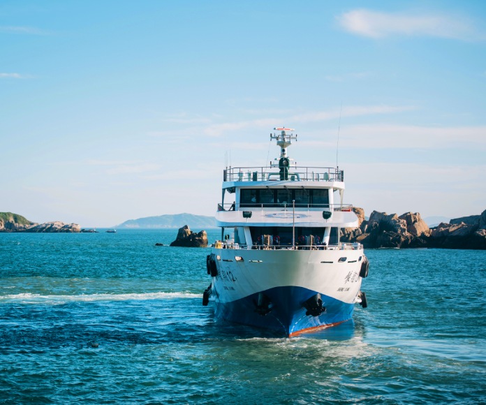 Ferry en el mar.