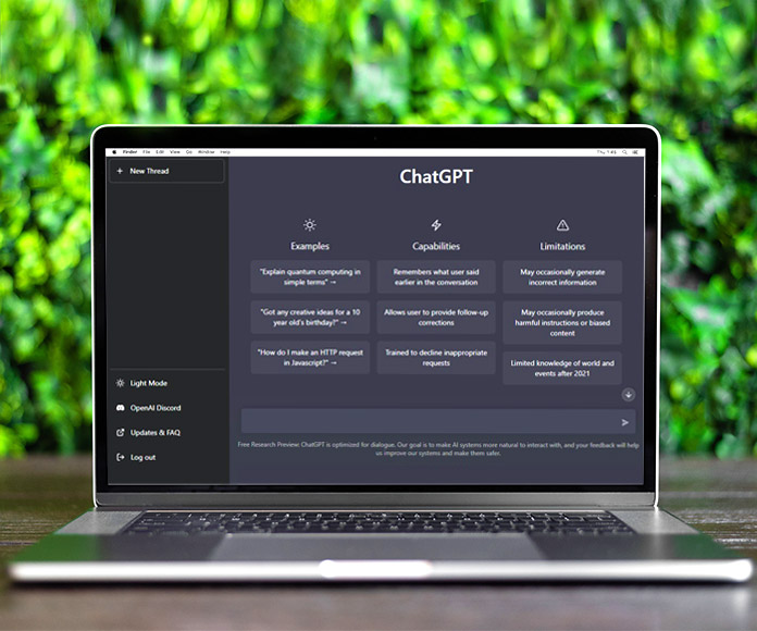 Ordenador portátil con ChatGPT de OpenAI
