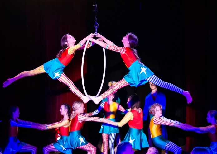 Show de The Flying Fruit Fly Circus.