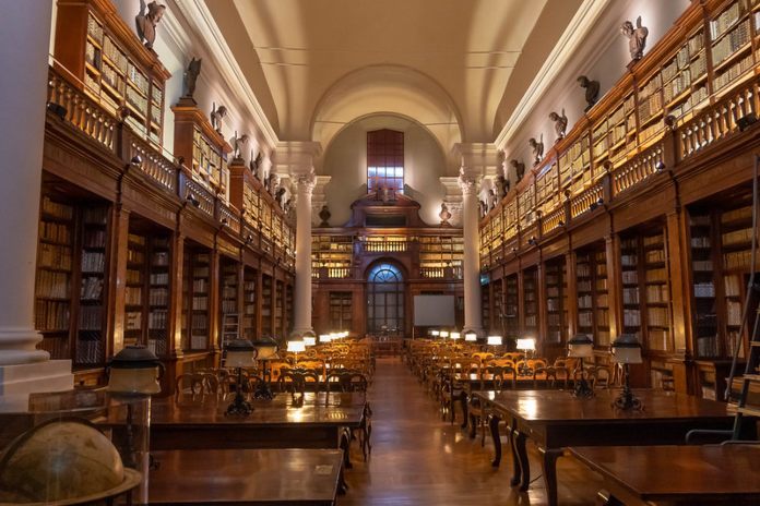 Interior de la biblioteca de la Universidad de Bologna