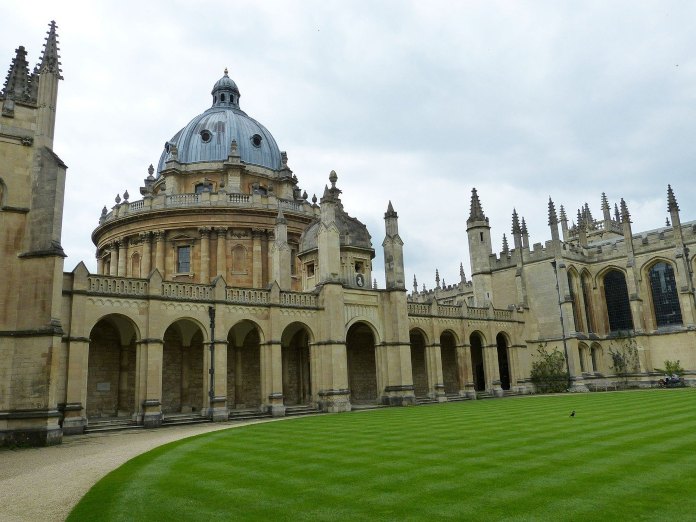 Claustros e interior de la Universidad de Oxford