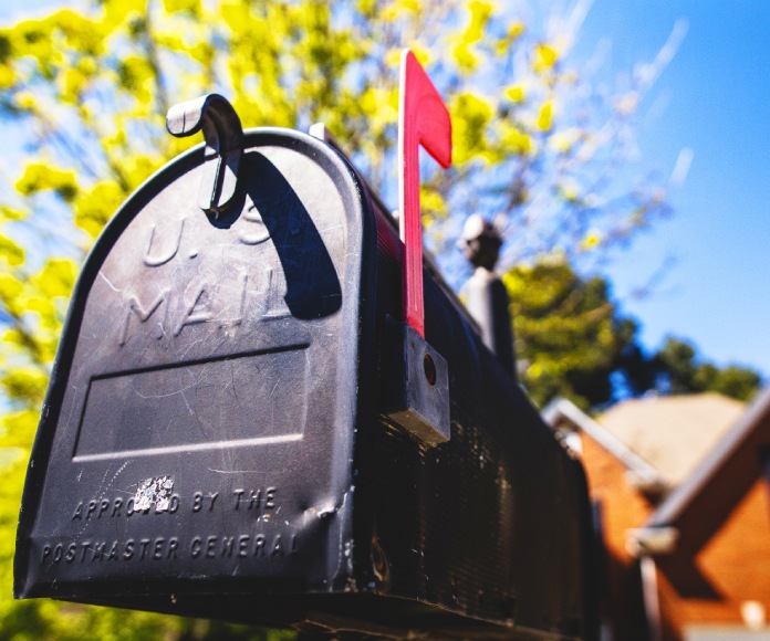 Buzón de correo en primer plano.