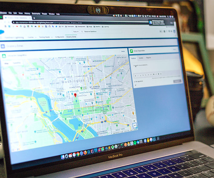 Pantalla de ordenador mostrando mapa con localización