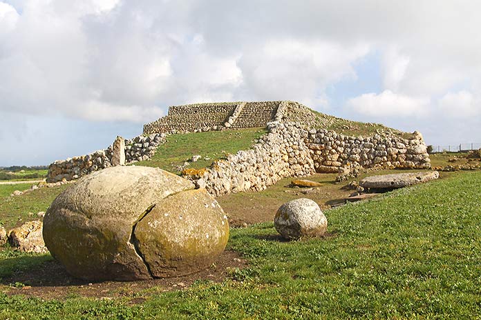 Construcciones antiguas: Monte d'Accoddi, Italia