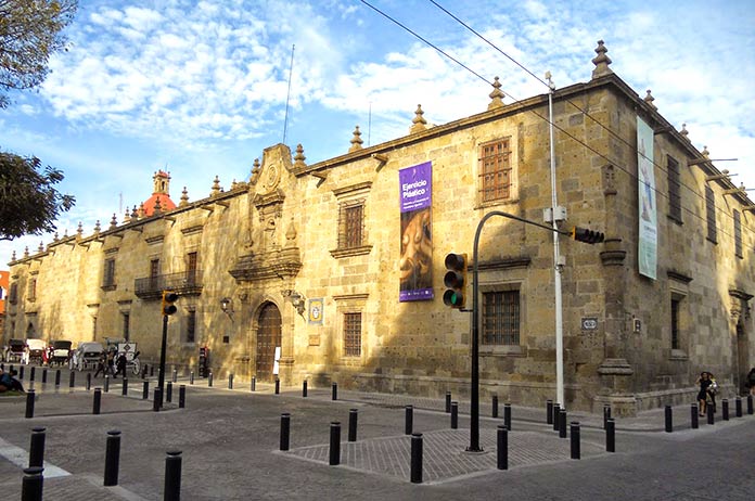 Edificios antiguos: Museo Regional de Guadalajara, México