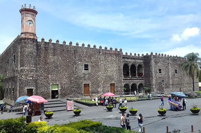 Edificios antiguos: Palacio de Cortés, México