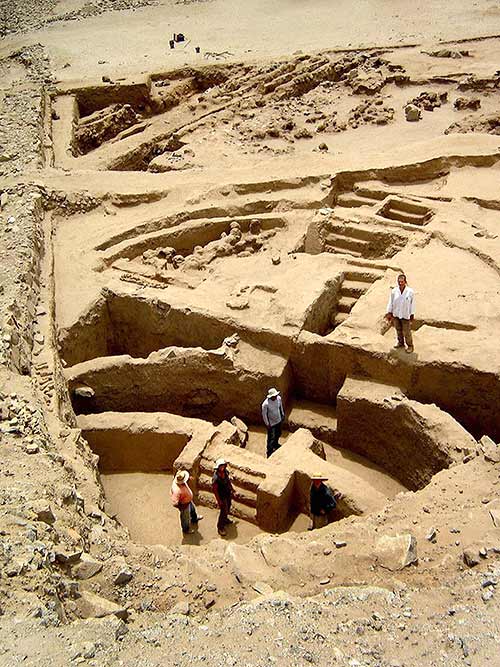 Construcciones antiguas: Sechín Bajo, Perú