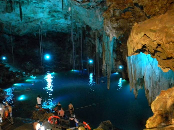 Cuevas subterráneas - Cenote Dzitnup, México