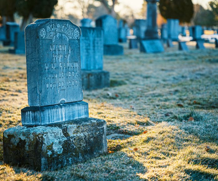 Tumbas de un cementerio.