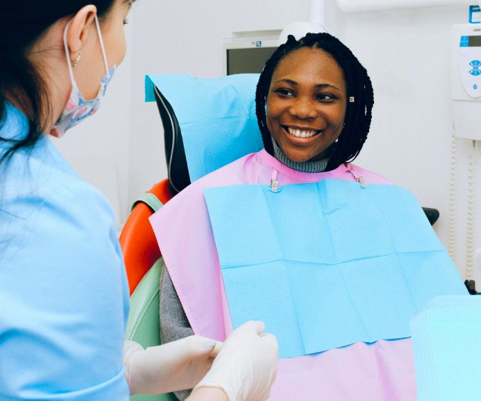 Niña en el dentista