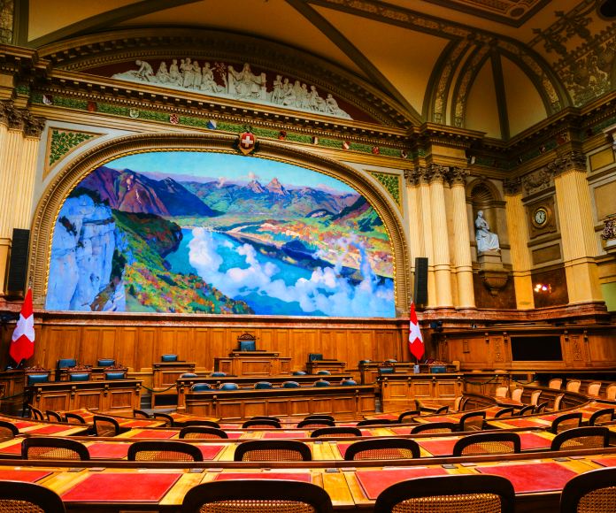 Interior de un tribunal.