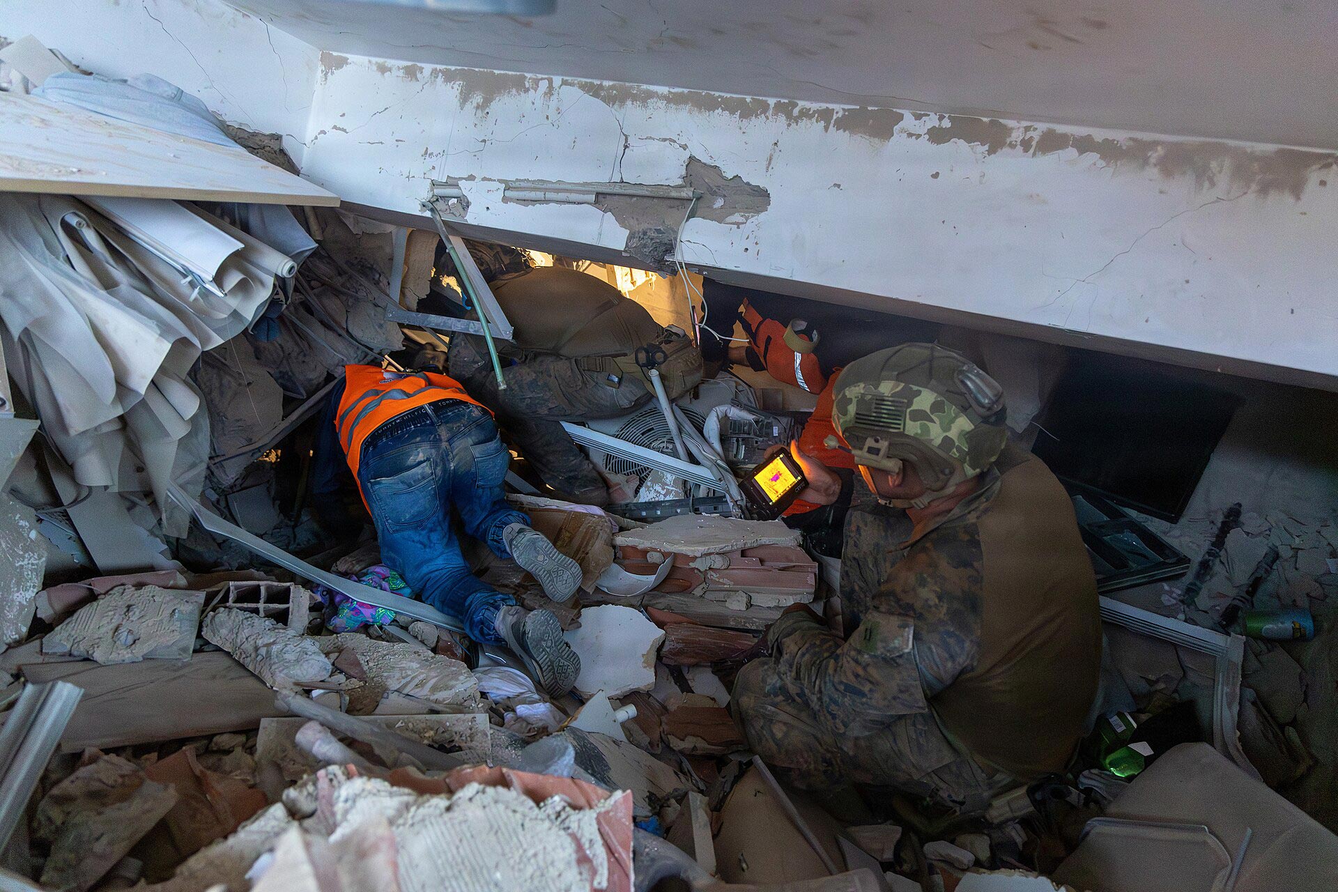 Realizan una operación de búsqueda y rescate en La Guaira, Venezuela, el 28 de junio de 2026