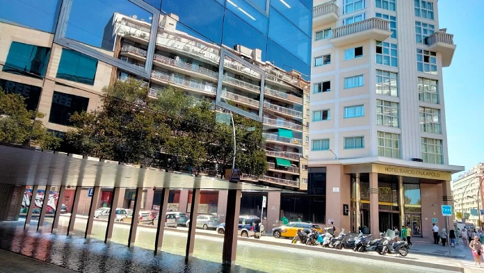 Edifici Red Eléctrica, av. Paral·lel 55 - c. Cabanes (Barcelona)