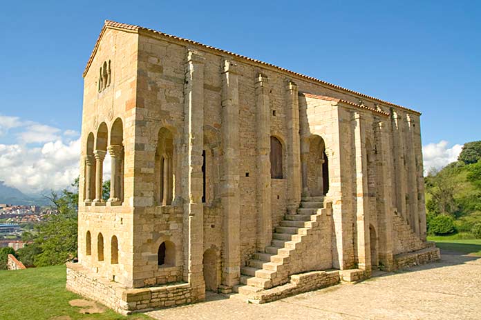 Edificios antiguos: Santa María del Naranco, Oviedo