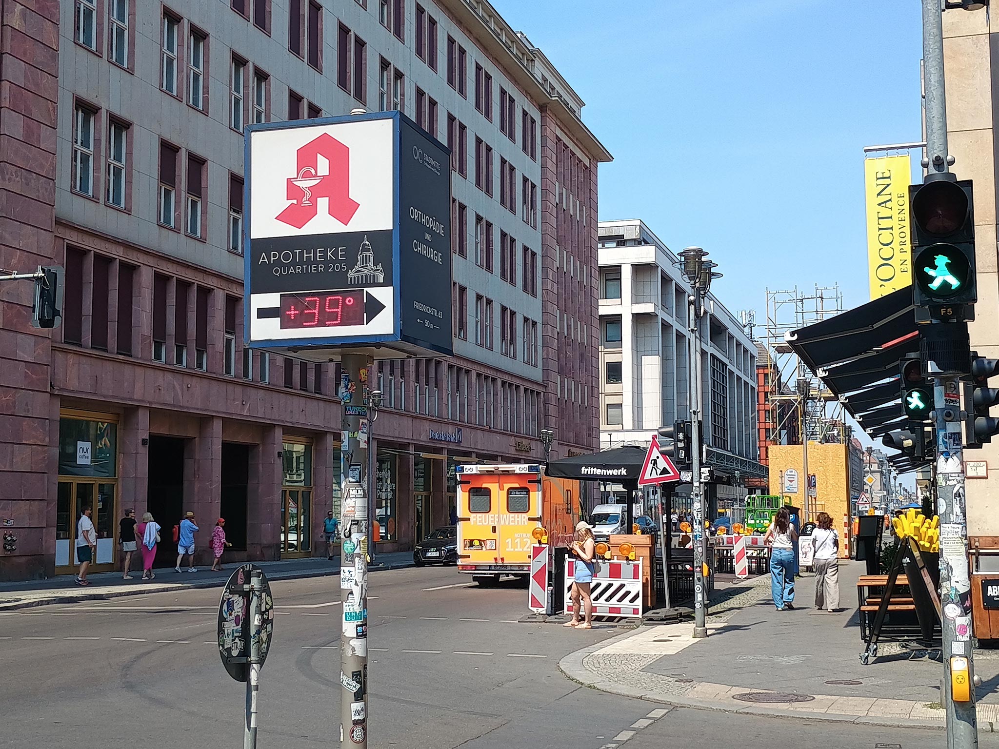 39 grados Celsius en Friedrichstrasse, Berlín, Alemania, 2026