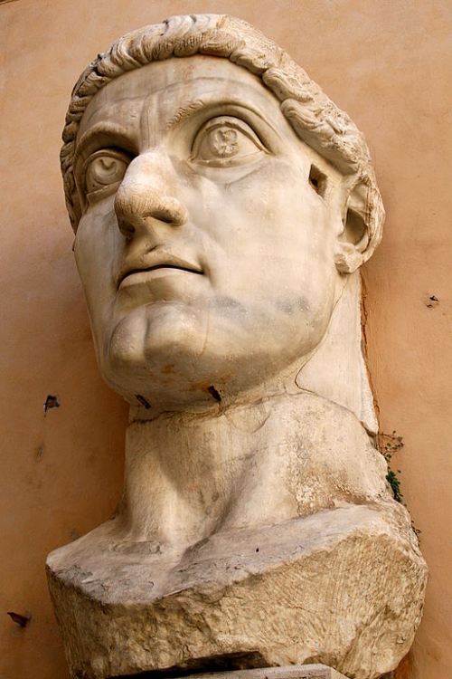 Busto de Constantino I El Grande, uno de los emperadores romanos más famosos - Museo Capitolino de Roma